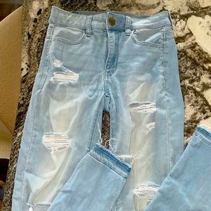 Tight American Eagle ripped jeans